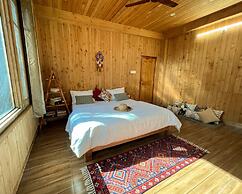 Kefi Bakehouse & Stays Tirthan