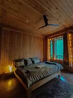 Kefi Bakehouse & Stays Tirthan