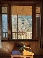 Kefi Bakehouse & Stays Tirthan