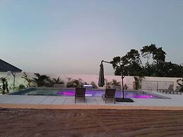 Montana Villa-ochorios-sleeps6-aircon-pool-tv-wifi