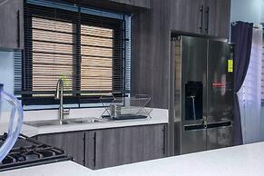 Montana Villa-ochorios-sleeps6-aircon-pool-tv-wifi