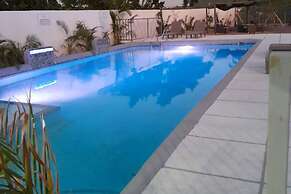 Montana Villa-ochorios-sleeps6-aircon-pool-tv-wifi