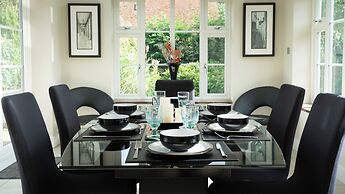Superb 4BD Stay in Wyton and Houghton Village