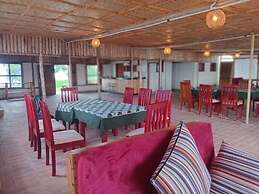 ngirisi hill silverback  lodge-bwindi