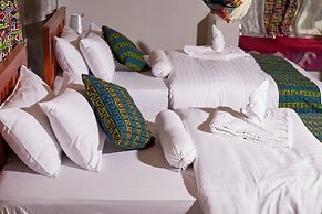 ngirisi hill silverback  lodge-bwindi