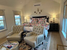 Laurel Court Cottages