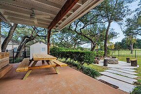 Spacious 5 BR Retreat in North Austin
