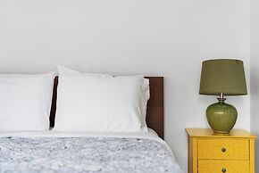 Spacious 5 BR Retreat in North Austin