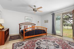 Spacious 5 BR Retreat in North Austin