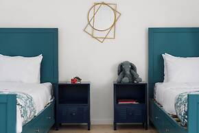 Spacious 5 BR Retreat in North Austin