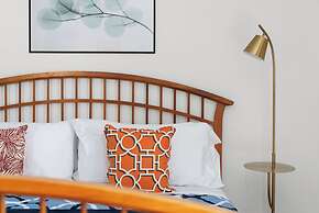 Spacious 5 BR Retreat in North Austin