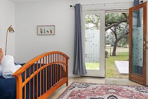 Spacious 5 BR Retreat in North Austin