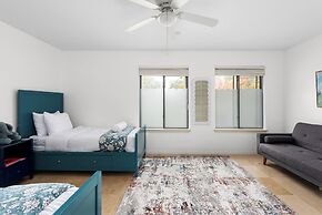 Spacious 5 BR Retreat in North Austin