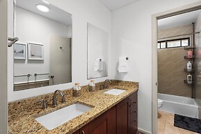 Spacious 5 BR Retreat in North Austin