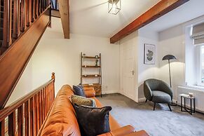 Sleek 2B/1B Retreat in Lindley, Huddersfield