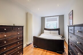 Sleek 2B/1B Retreat in Lindley, Huddersfield