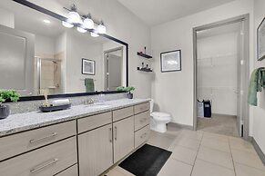 Ebony Ivory Midtown King Bed