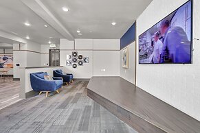 Ebony Ivory Midtown King Bed