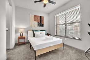 Ebony Ivory Midtown King Bed