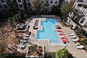 Ebony Ivory Midtown King Bed