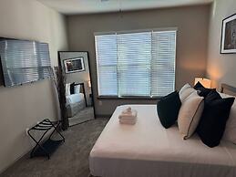 Ebony Ivory Midtown King Bed