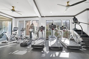 Ebony Ivory Midtown King Bed