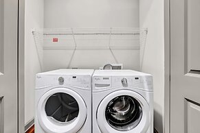 Ebony Ivory Midtown King Bed