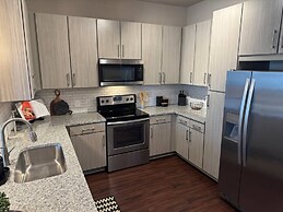 Ebony Ivory Midtown King Bed