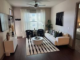 Ebony Ivory Midtown King Bed