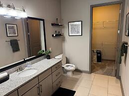 Ebony Ivory Midtown King Bed