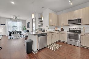 Ebony Ivory Midtown King Bed