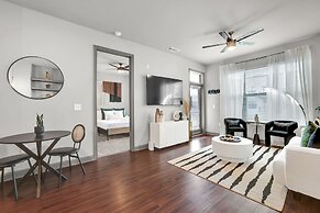 Ebony Ivory Midtown King Bed