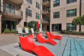 Ebony Ivory Midtown King Bed