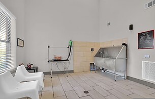 Ebony Ivory Midtown King Bed