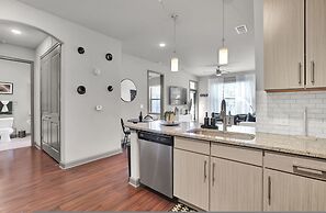 Ebony Ivory Midtown King Bed