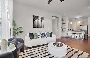 Ebony Ivory Midtown King Bed