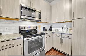 Ebony Ivory Midtown King Bed