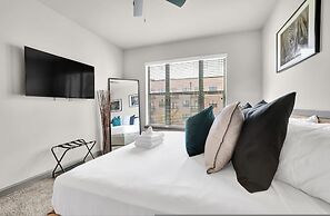 Ebony Ivory Midtown King Bed