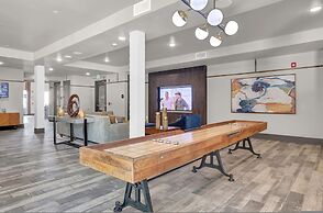 Ebony Ivory Midtown King Bed