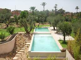 Palais Rim Marrakech – Grande Villa de Vacances avec Piscine et Jardin