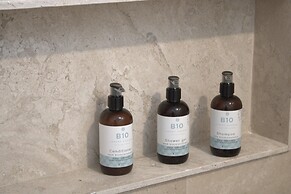 B10 Distinctive Hotel