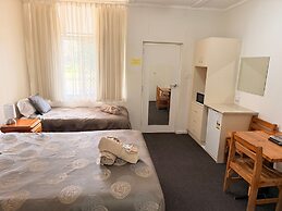Golden Hills Motel
