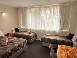 Golden Hills Motel