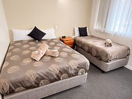 Golden Hills Motel