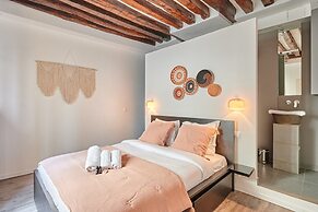 Superb Parisian Apartment Center of Paris