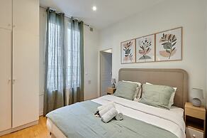 Superb Parisian Apartment Center of Paris