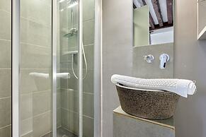 Superb Parisian Apartment Center of Paris