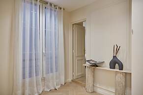 Apartment in the Marais With Air-conditioned