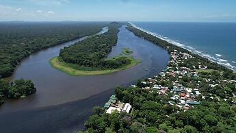 Tortuguero Adventures Beach House