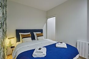 Apartment in the Center of Paris by Studioprestige